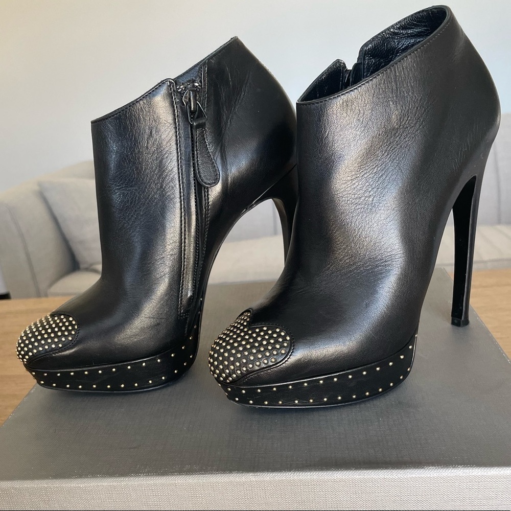 Alexander McQueen Leather Heart-Studded Booties – Size 36
